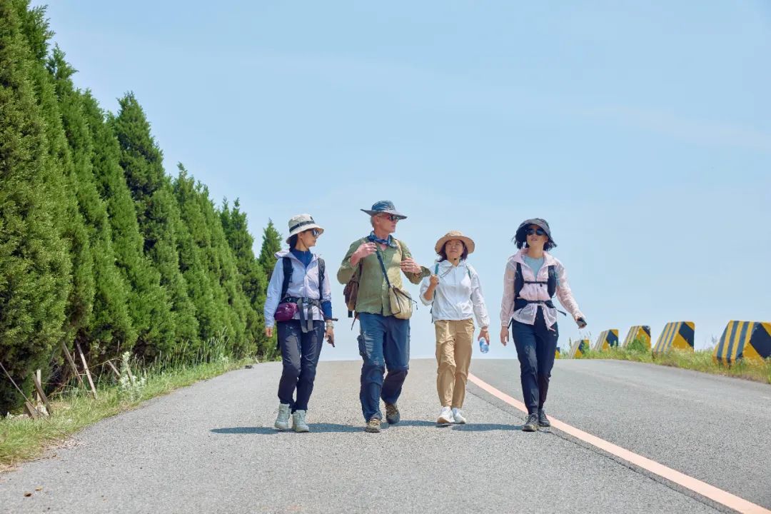 Walking with Paul Salopek along the Dalian coastline